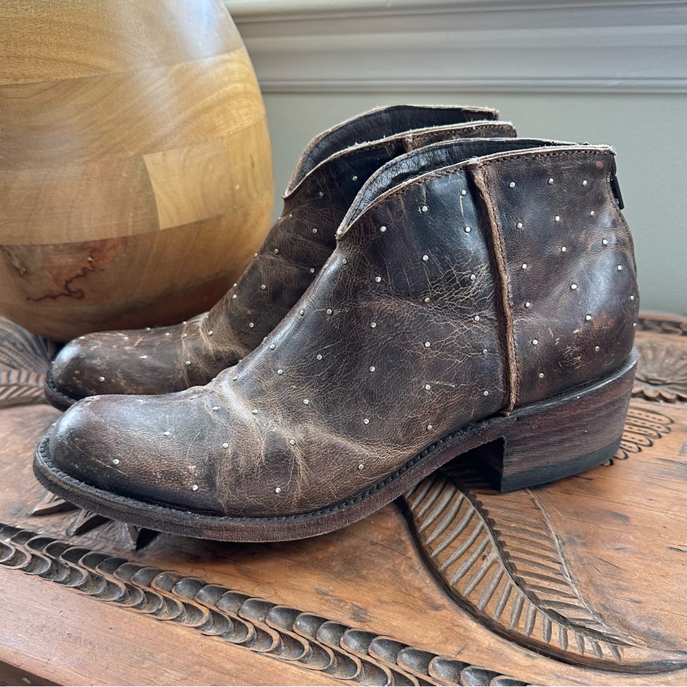 Five Worlds Leather ankle boots, brown zipper back small silver studded size 8